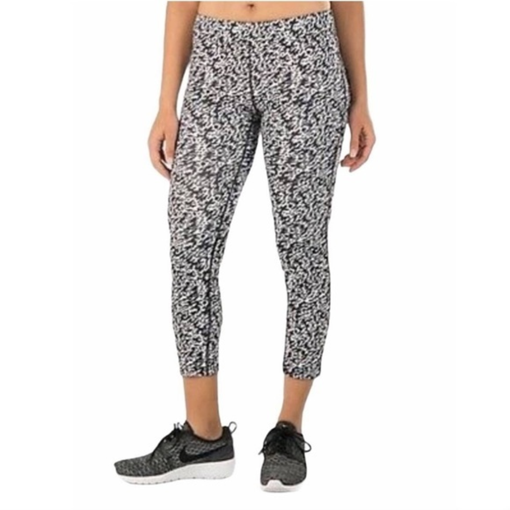 Nike‎ Dri Fit Black White Pronto Essential Running Crop legging size medium